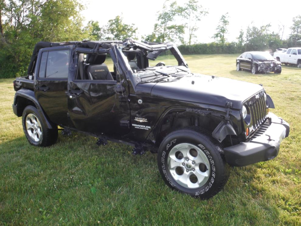 wrecked jeep wrangler